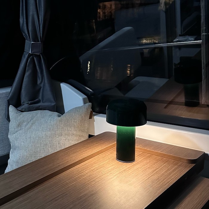 Wireless table lamp with dimmer