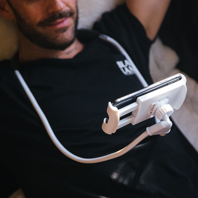 Mobile holder for the neck - hands-free