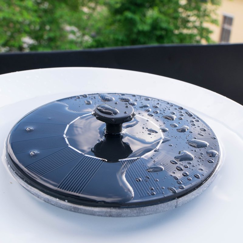 Fountain with solar cells