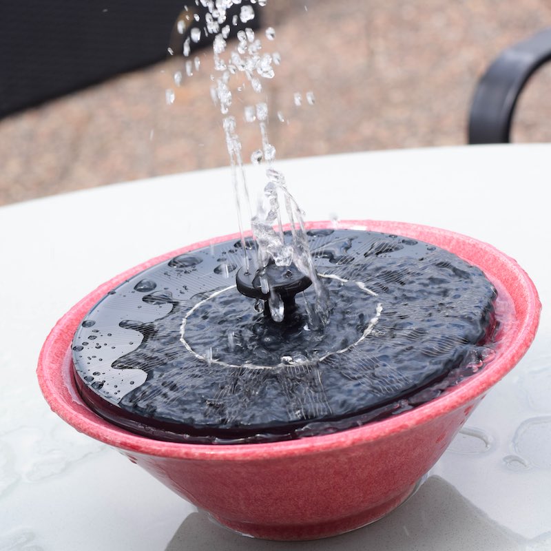 Fountain with solar cells